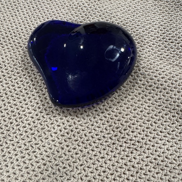 Tiffany & Co/Elsa Peretti blue glass heart paperweight - Picture 2 of 6